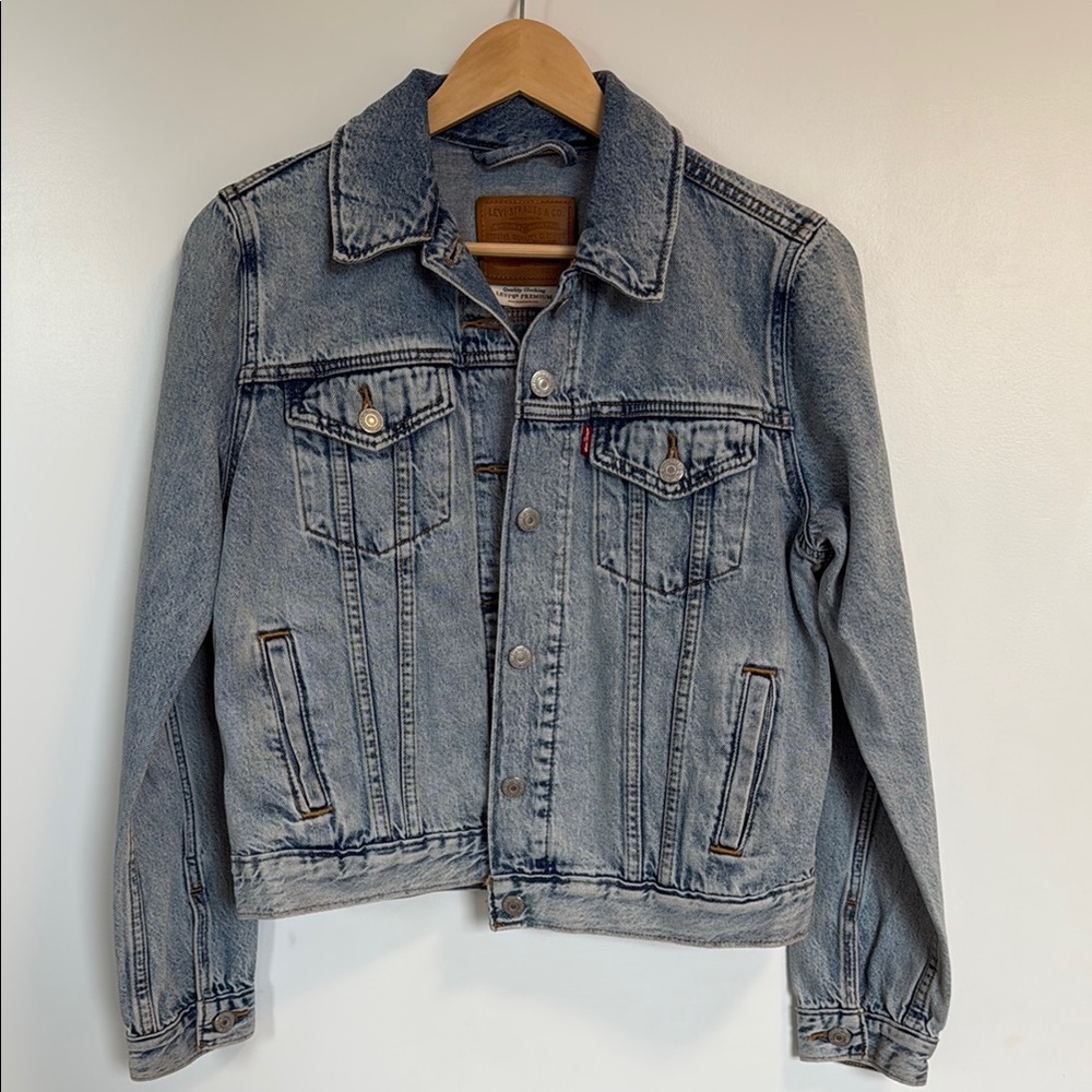 Levi's women’s Blue Denim Jacket